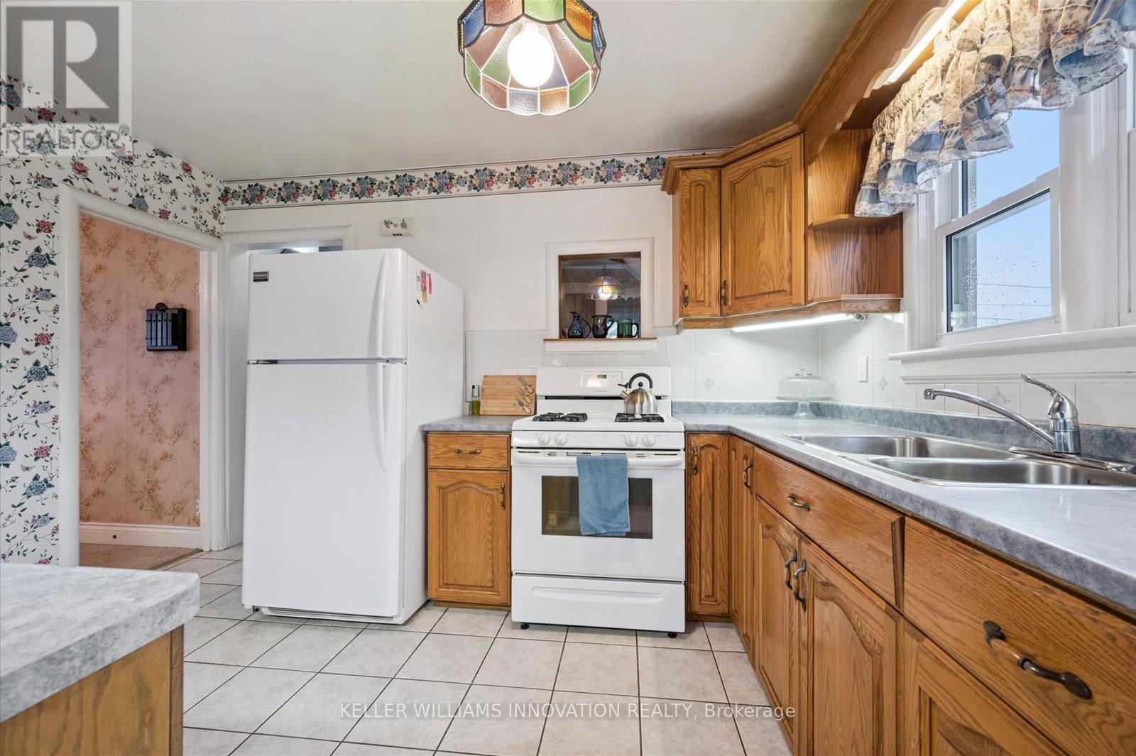 273 Thaler Avenue, Kitchener, Ontario  N2A 1R7 - Photo 9 - X12962532