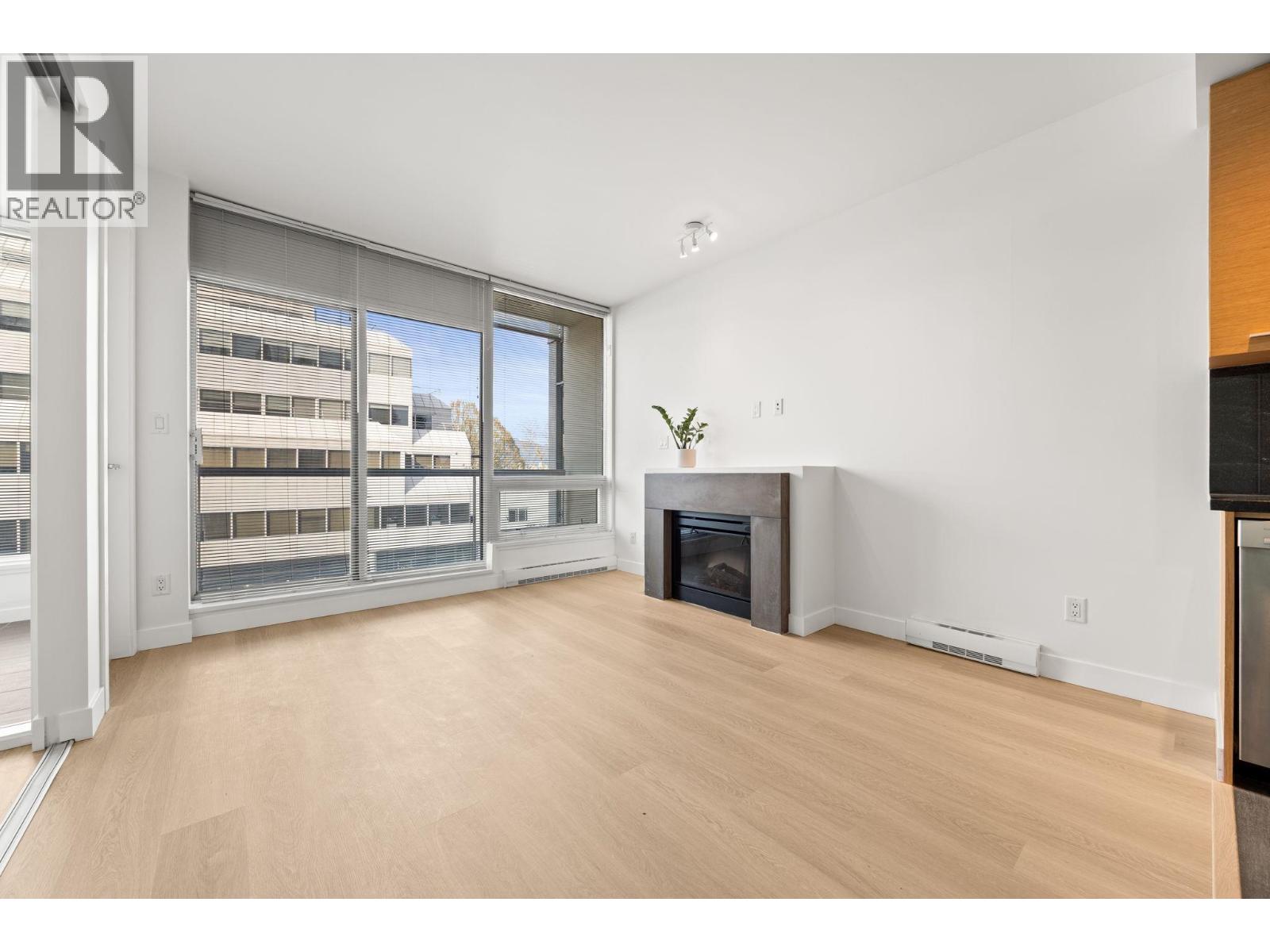 Listing Picture 14 of 30 : 308 2528 MAPLE STREET, Vancouver / 溫哥華 - 魯藝地產 Yvonne Lu Group - MLS Medallion Club Member