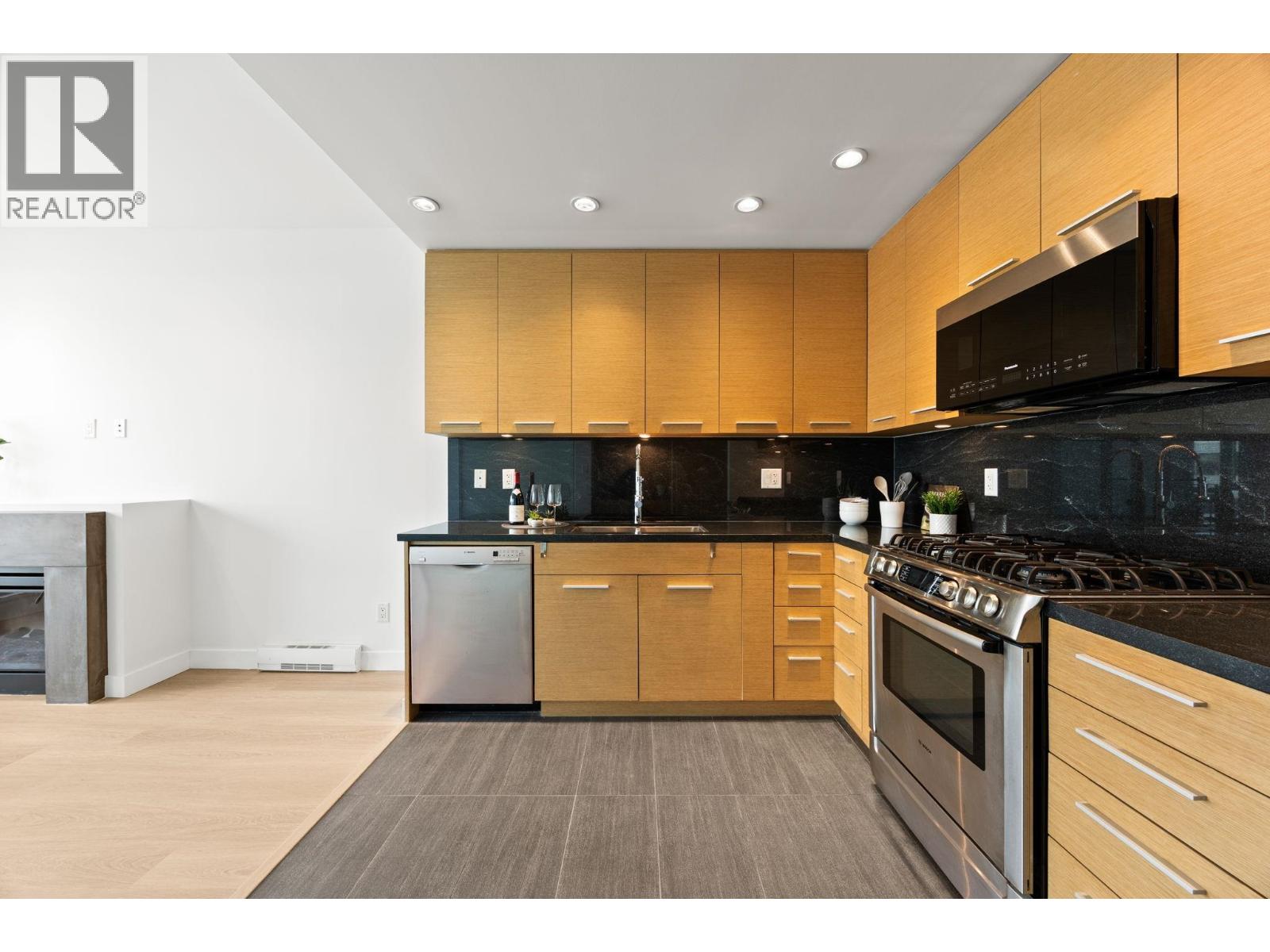 Listing Picture 4 of 30 : 308 2528 MAPLE STREET, Vancouver / 溫哥華 - 魯藝地產 Yvonne Lu Group - MLS Medallion Club Member