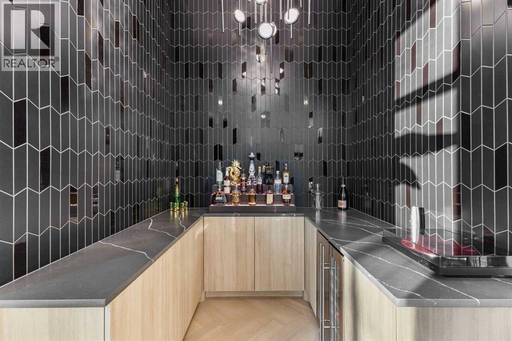 15 Elveden Place SW, Calgary, Alberta  T3H 0L1 - Photo 11 - A2297111