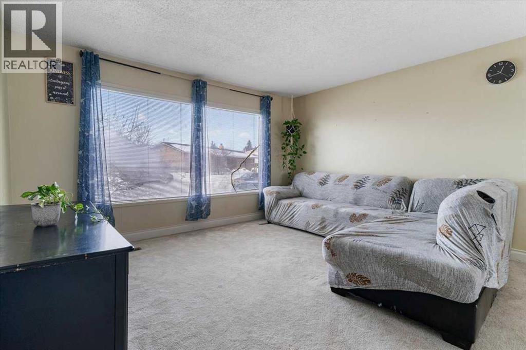 10415 92a Street, Grande Prairie, Alberta  t8V 3v6 - Photo 3 - A2291724