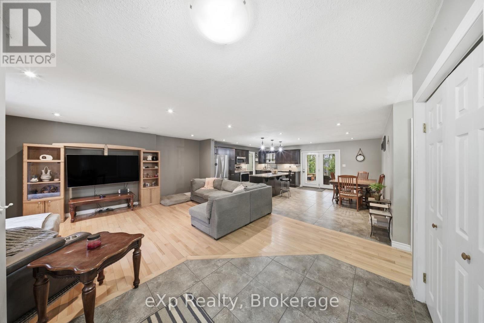 90806 Driftwood Beach Road, Howick, Ontario  N0G 1M0 - Photo 5 - X12962568