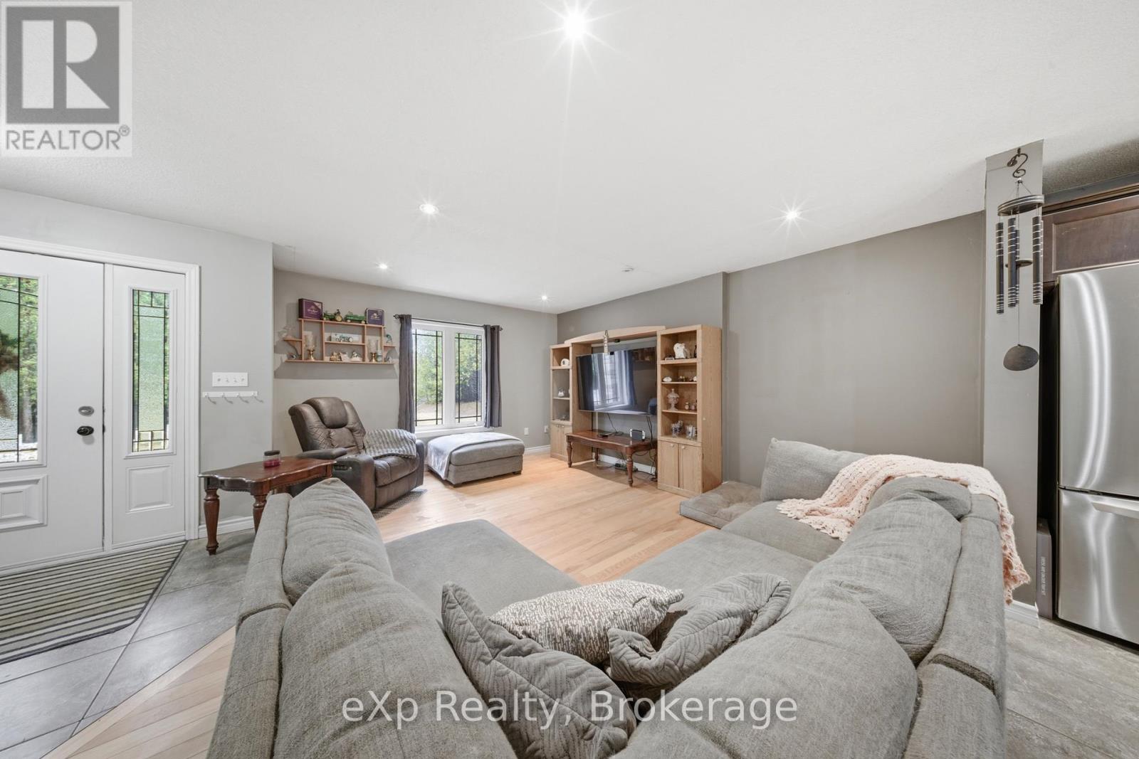 90806 Driftwood Beach Road, Howick, Ontario  N0G 1M0 - Photo 6 - X12962568