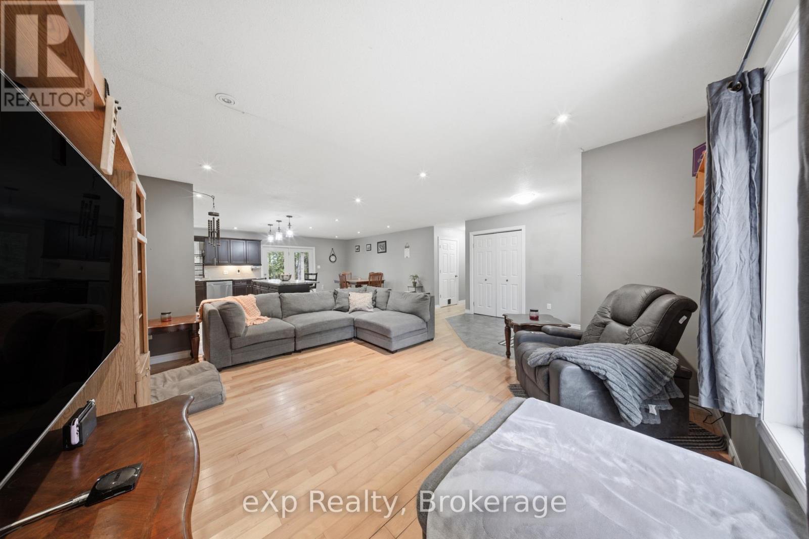 90806 Driftwood Beach Road, Howick, Ontario  N0G 1M0 - Photo 8 - X12962568