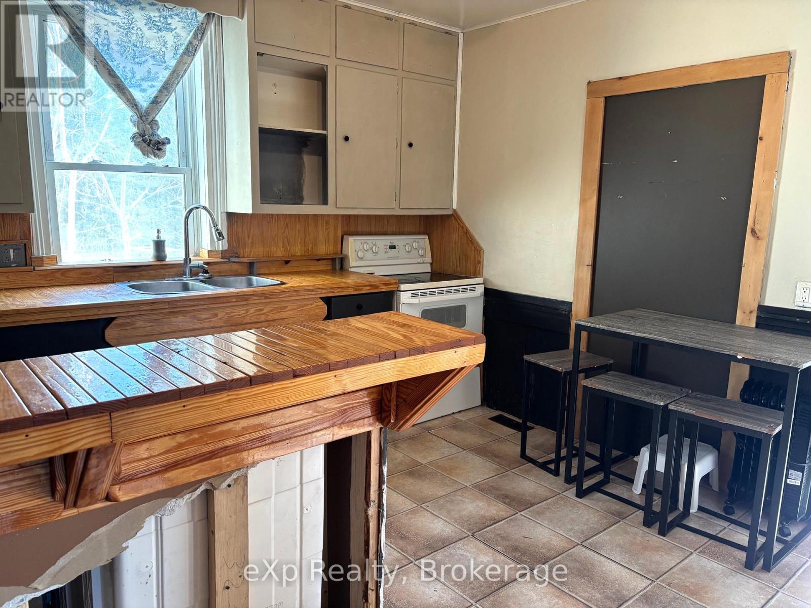 28 Queen Street W, Brockton, Ontario  N0G 1S0 - Photo 13 - X12962614