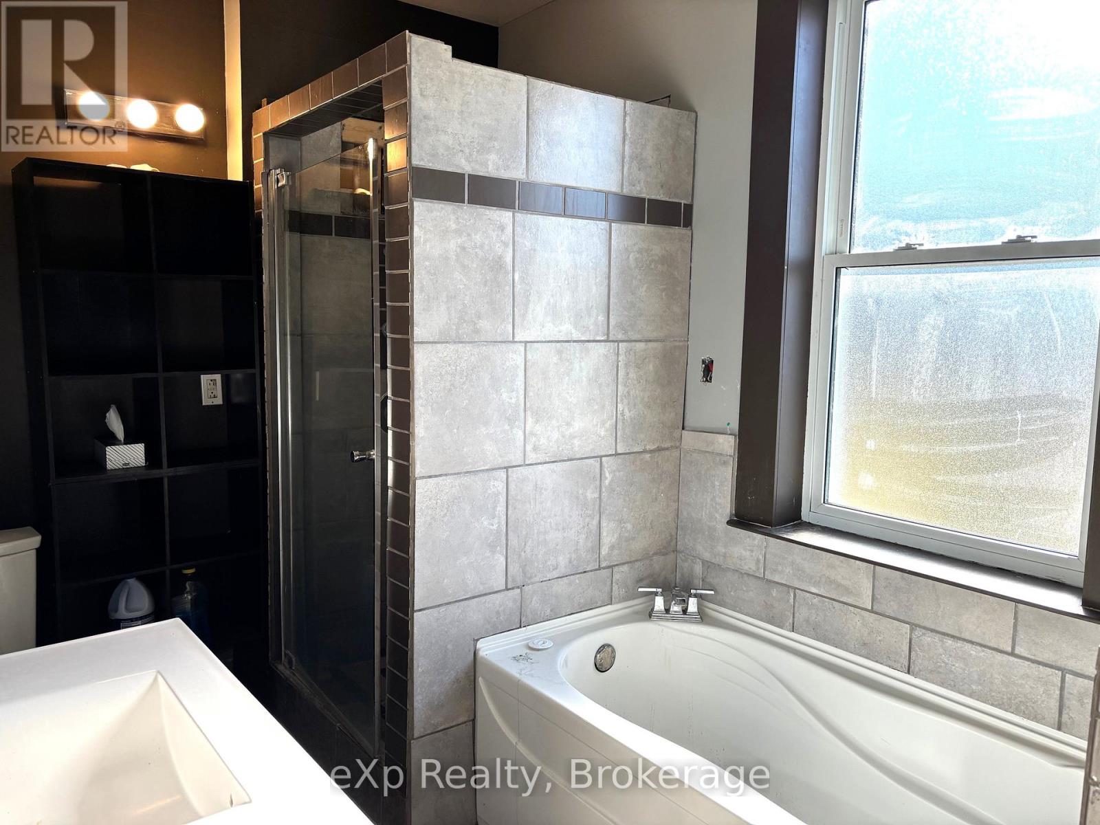 28 Queen Street W, Brockton, Ontario  N0G 1S0 - Photo 18 - X12962614