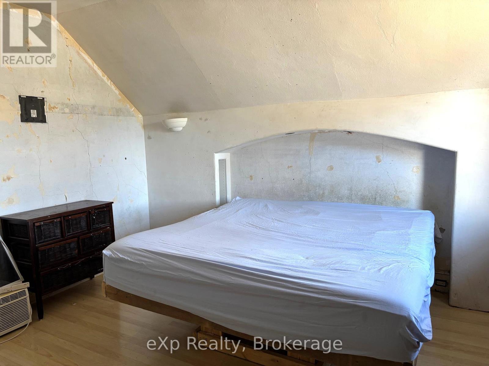 28 Queen Street W, Brockton, Ontario  N0G 1S0 - Photo 20 - X12962614