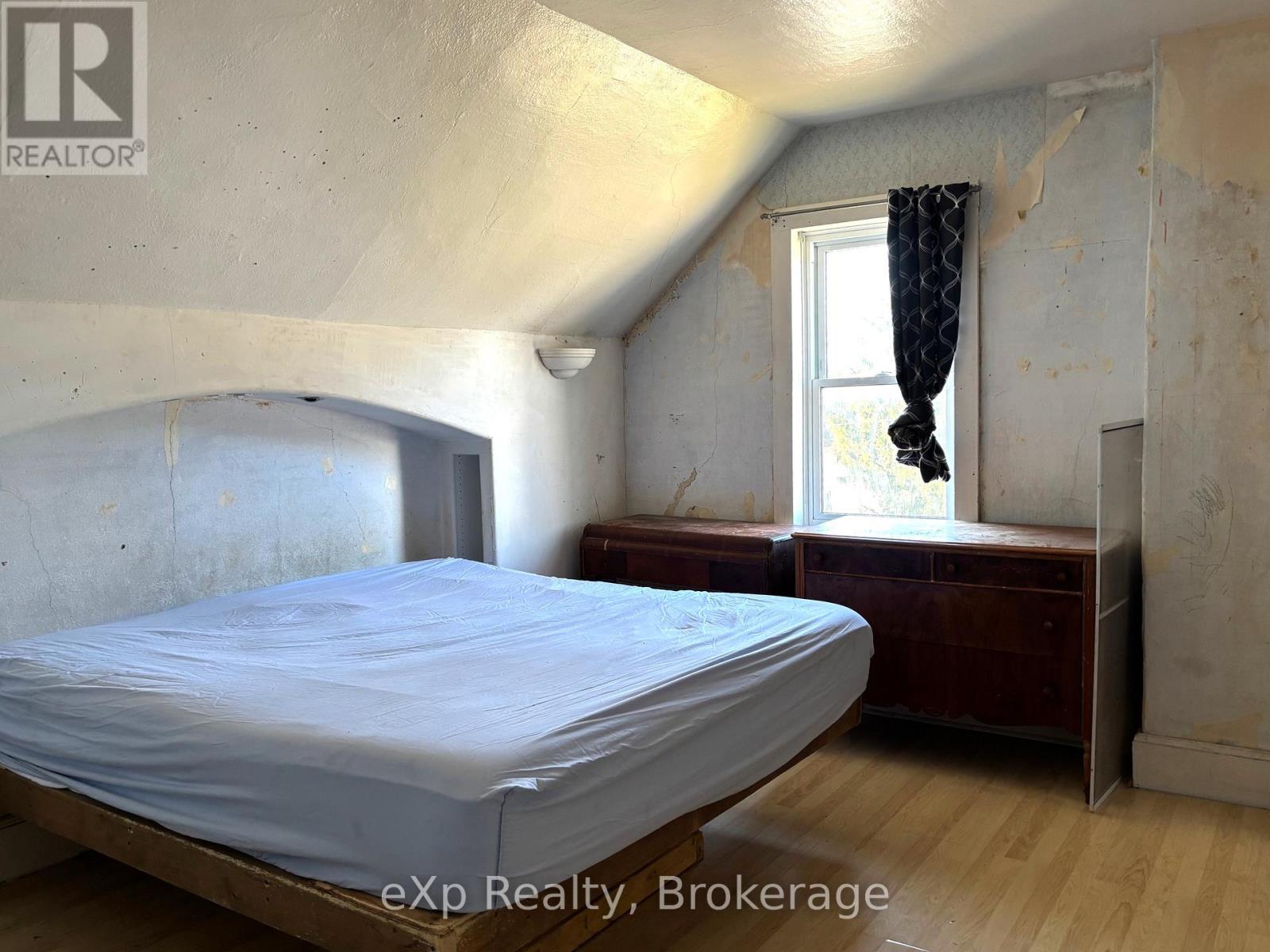 28 Queen Street W, Brockton, Ontario  N0G 1S0 - Photo 21 - X12962614