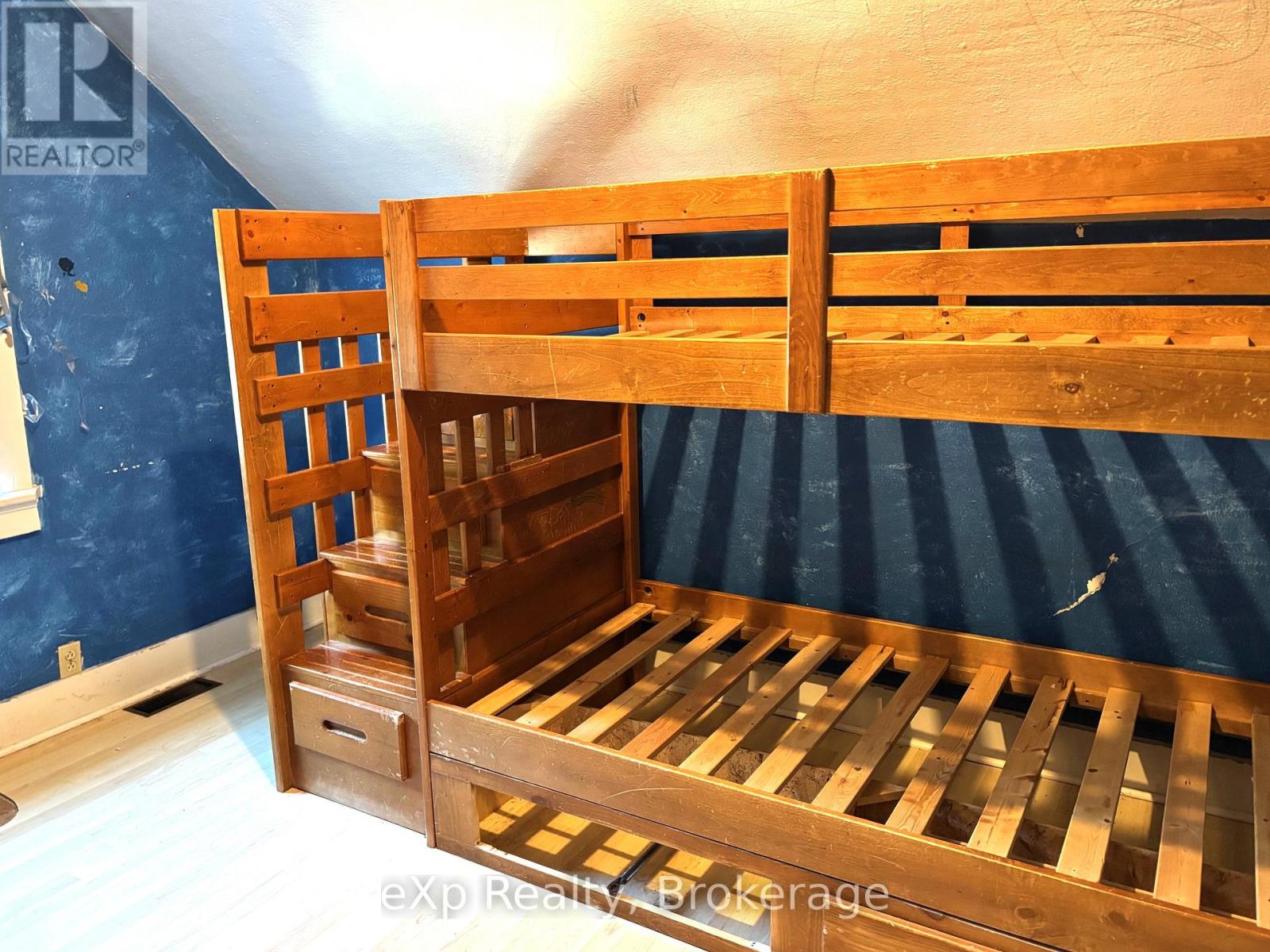 28 Queen Street W, Brockton, Ontario  N0G 1S0 - Photo 24 - X12962614