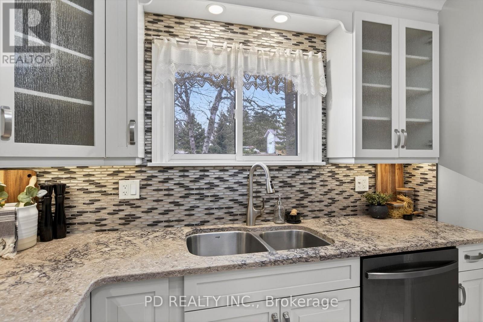 200 Charlore Park Drive, Kawartha Lakes, Ontario  K0L 2W0 - Photo 16 - X12962642