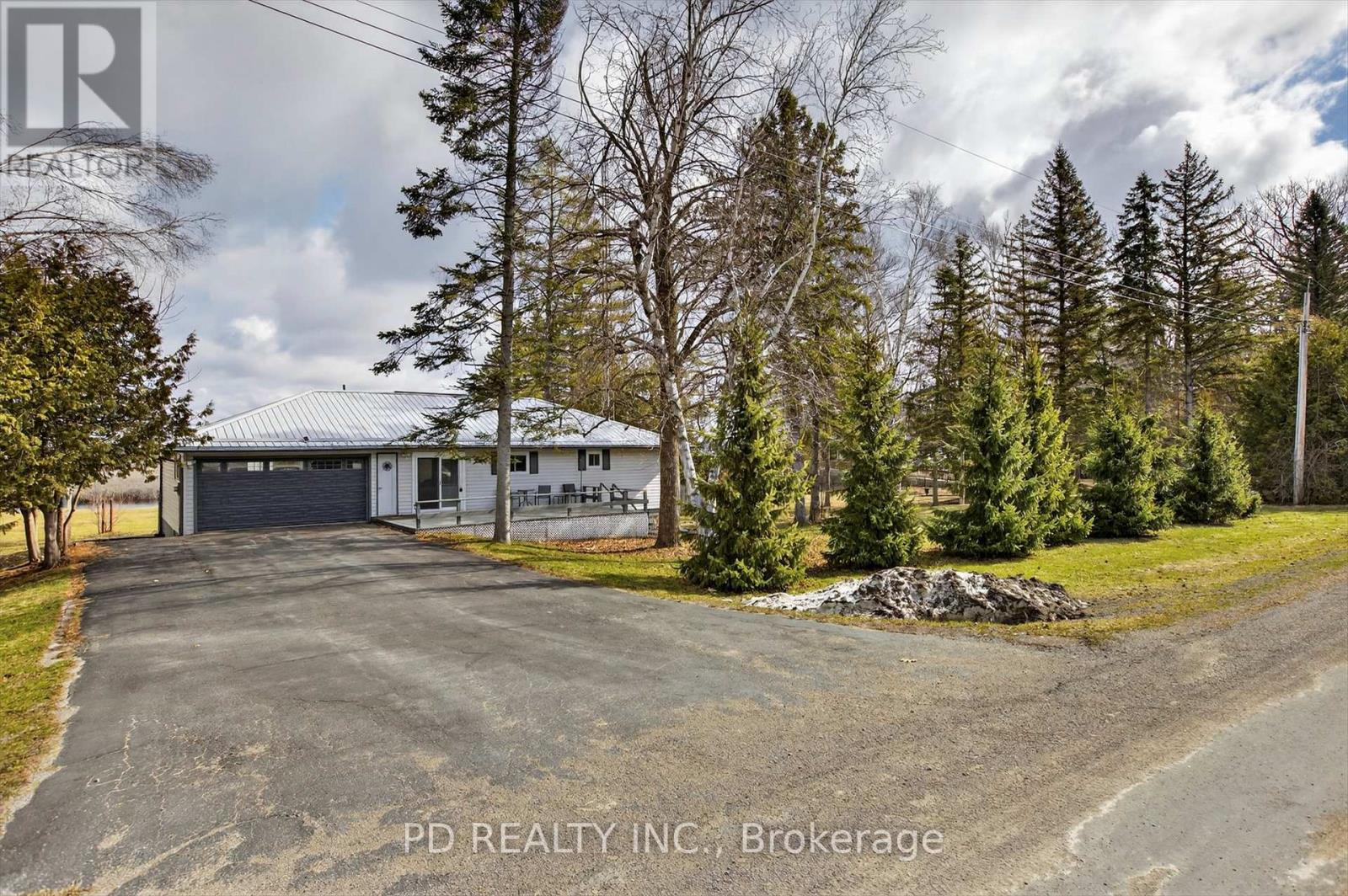 200 Charlore Park Drive, Kawartha Lakes, Ontario  K0L 2W0 - Photo 4 - X12962642