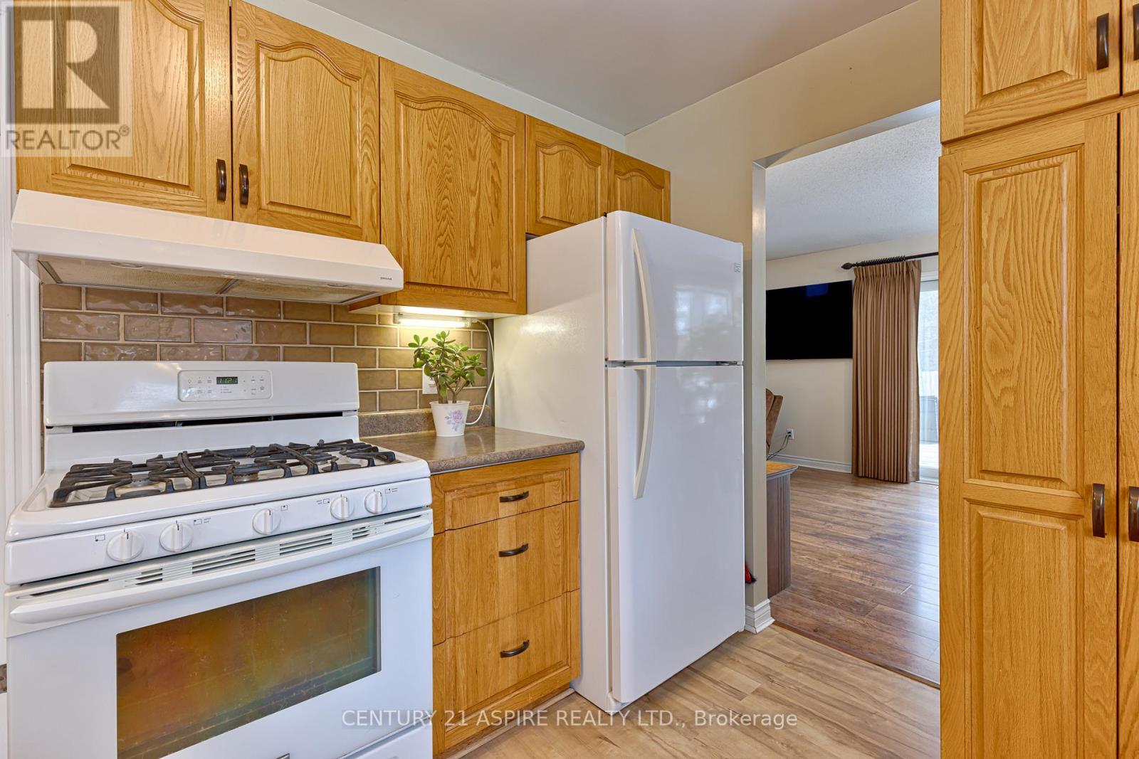 32 Country Lane, Petawawa, Ontario K8H 3J9 - Photo 13 - X12962610