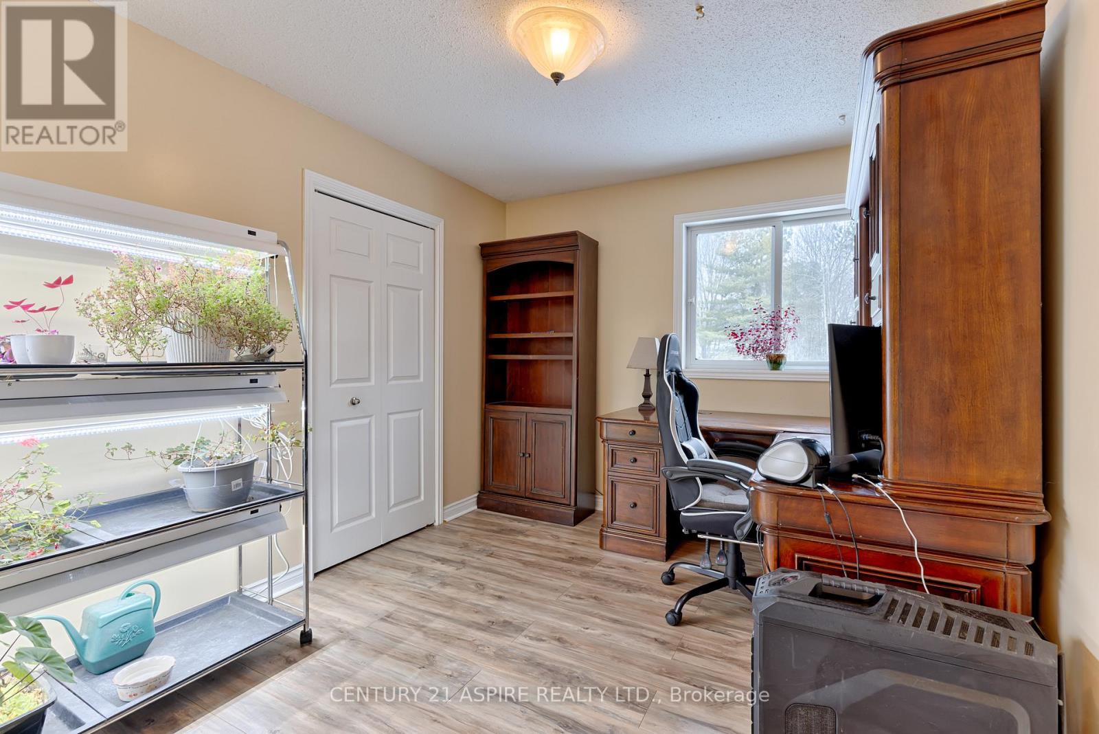 32 Country Lane, Petawawa, Ontario K8H 3J9 - Photo 24 - X12962610