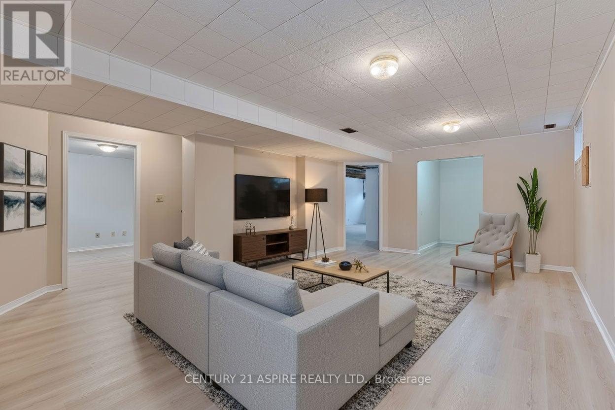 32 Country Lane, Petawawa, Ontario K8H 3J9 - Photo 31 - X12962610