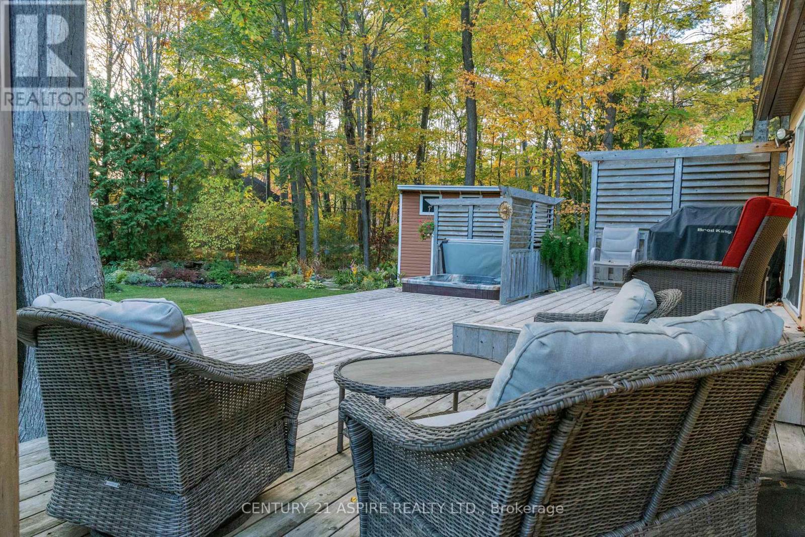 32 Country Lane, Petawawa, Ontario K8H 3J9 - Photo 34 - X12962610