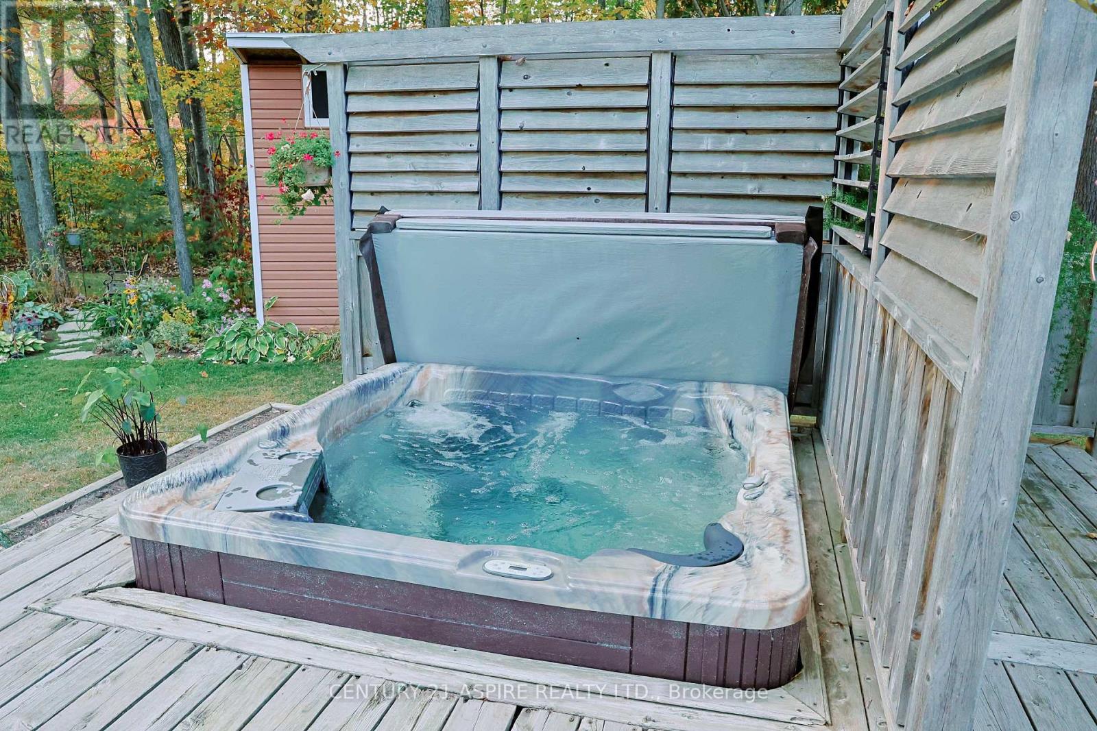 32 Country Lane, Petawawa, Ontario K8H 3J9 - Photo 35 - X12962610