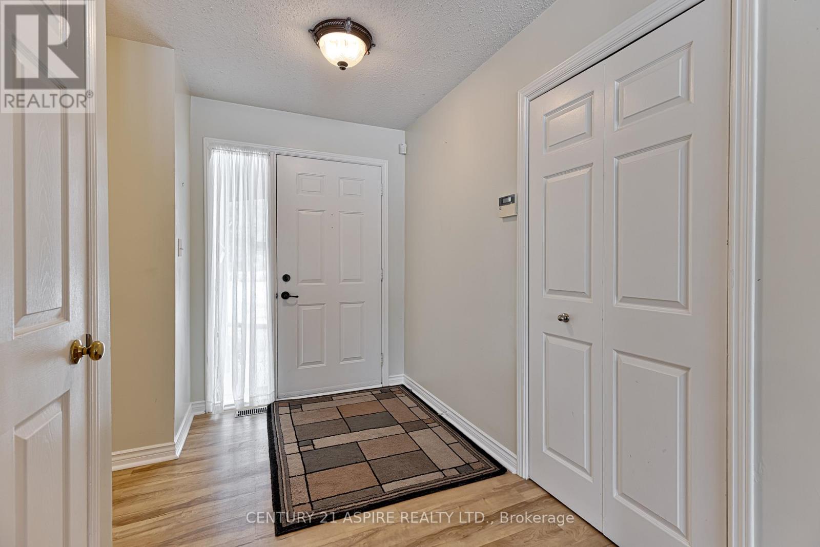 32 Country Lane, Petawawa, Ontario K8H 3J9 - Photo 4 - X12962610