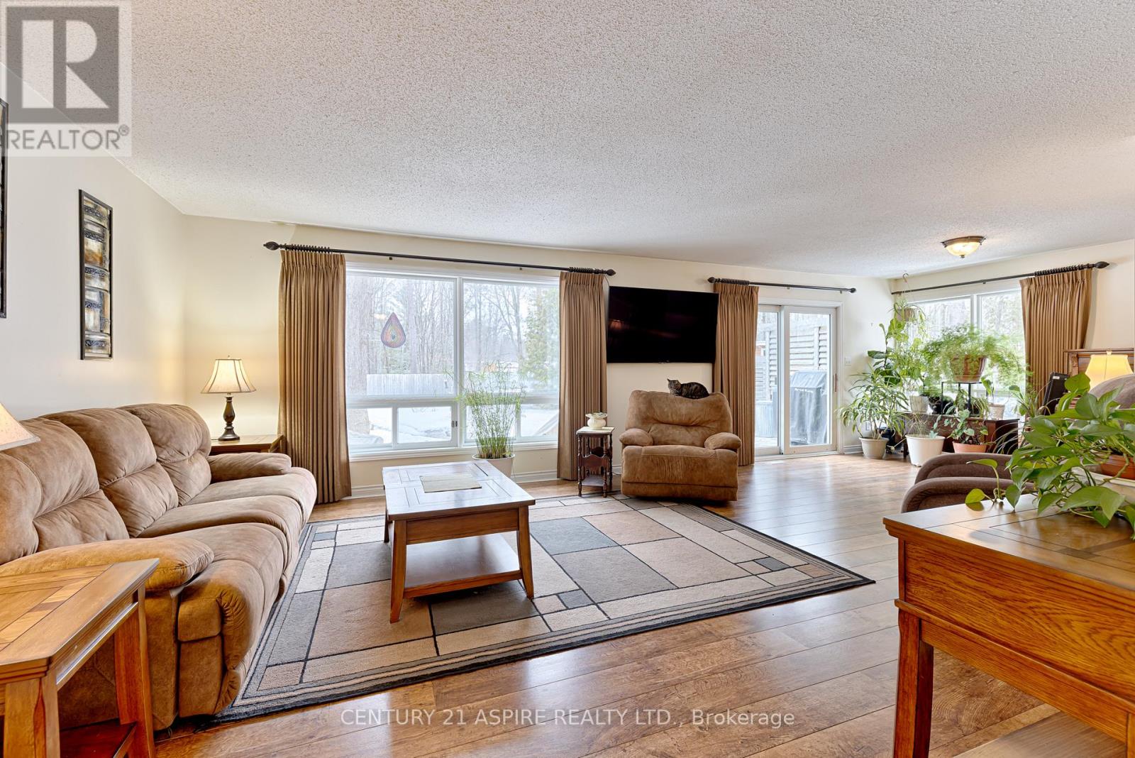 32 Country Lane, Petawawa, Ontario K8H 3J9 - Photo 5 - X12962610