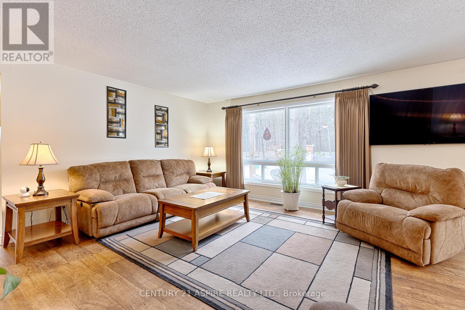 32 Country Lane, Petawawa, Ontario K8H 3J9 - Photo 6 - X12962610