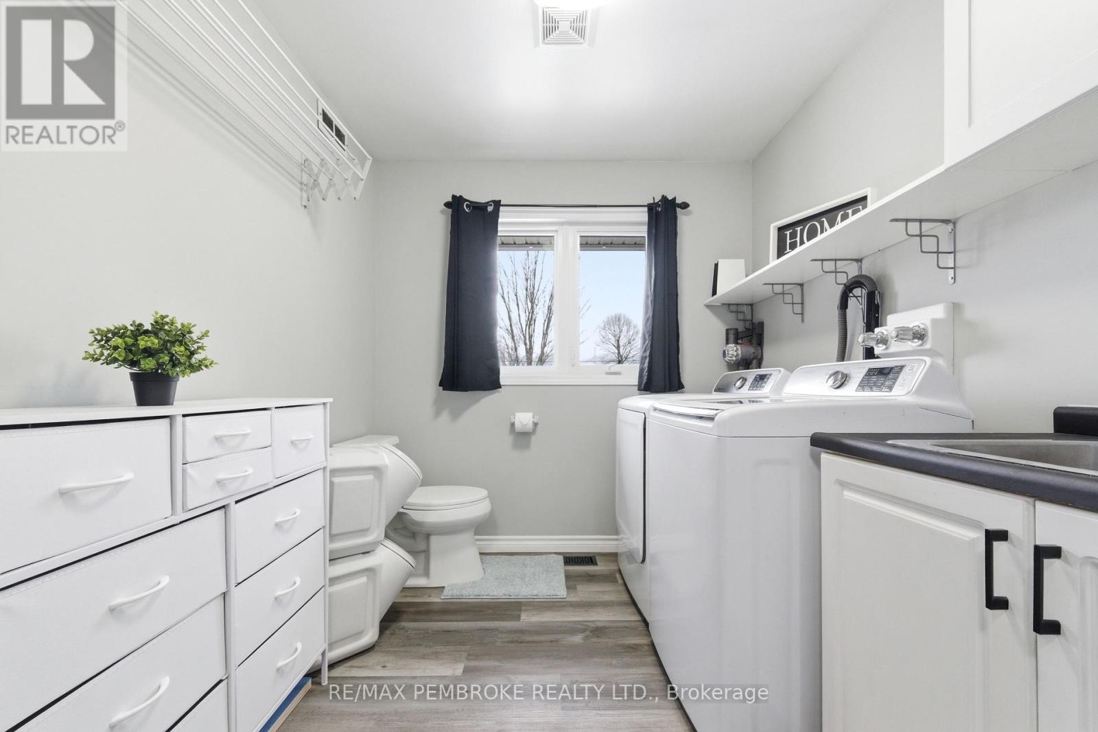 56 Robertson Drive, Whitewater Region, Ontario  K0J 1C0 - Photo 10 - X12962636