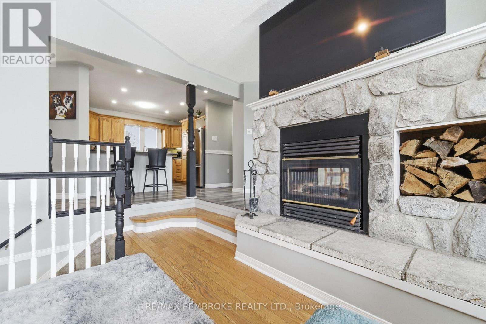 56 Robertson Drive, Whitewater Region, Ontario  K0J 1C0 - Photo 16 - X12962636