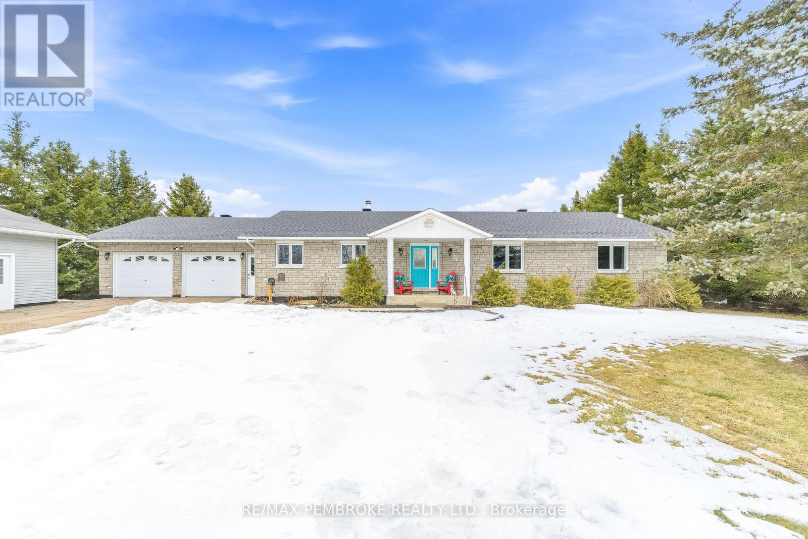 56 Robertson Drive, Whitewater Region, Ontario  K0J 1C0 - Photo 3 - X12962636