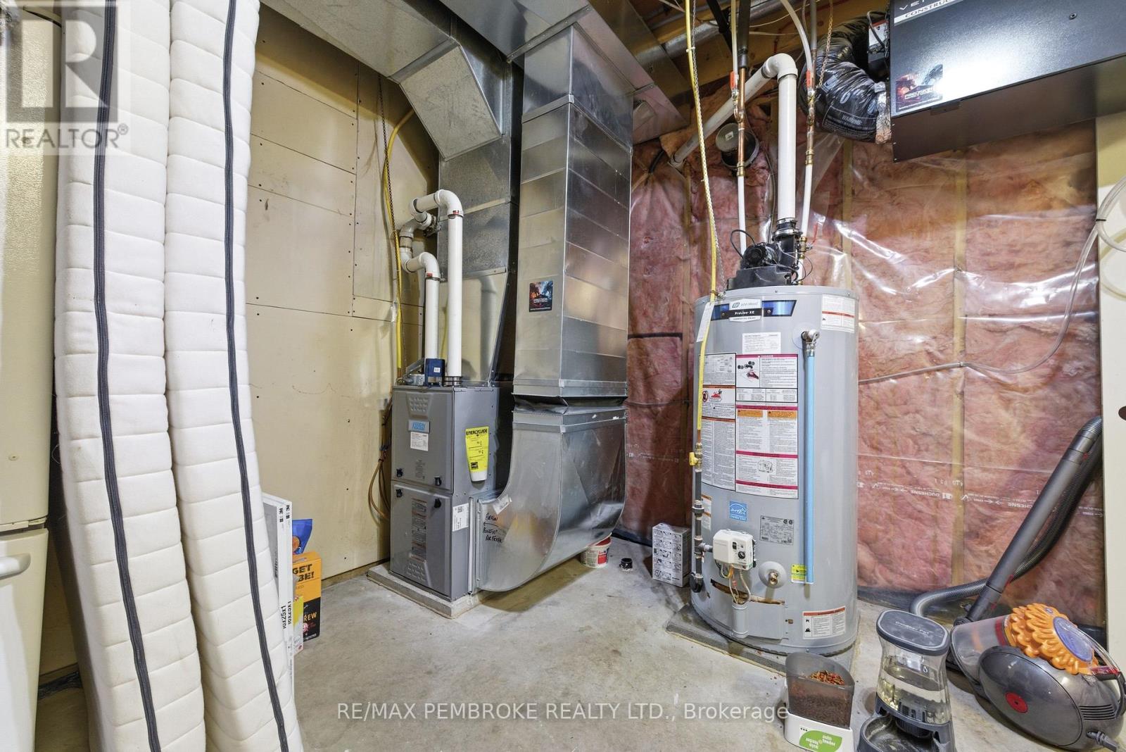 56 Robertson Drive, Whitewater Region, Ontario  K0J 1C0 - Photo 40 - X12962636