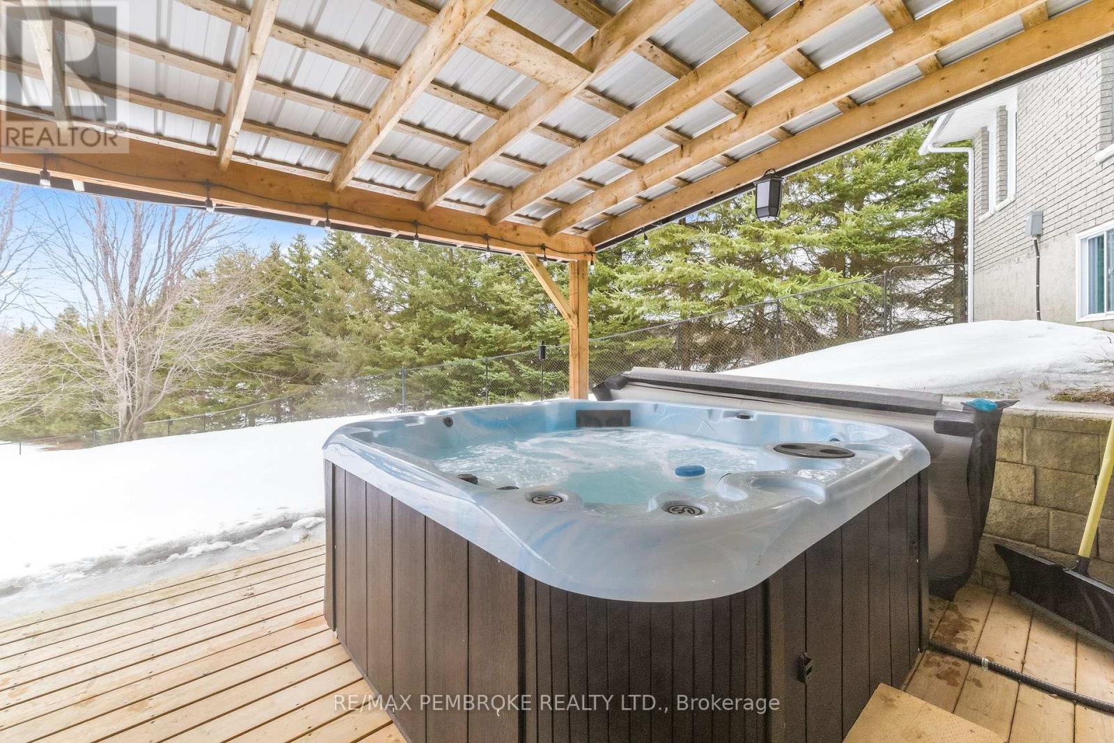 56 Robertson Drive, Whitewater Region, Ontario  K0J 1C0 - Photo 43 - X12962636