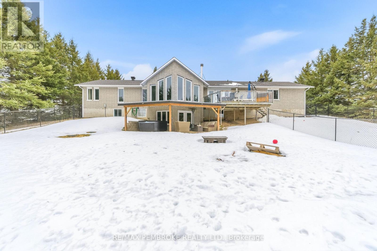 56 Robertson Drive, Whitewater Region, Ontario  K0J 1C0 - Photo 6 - X12962636