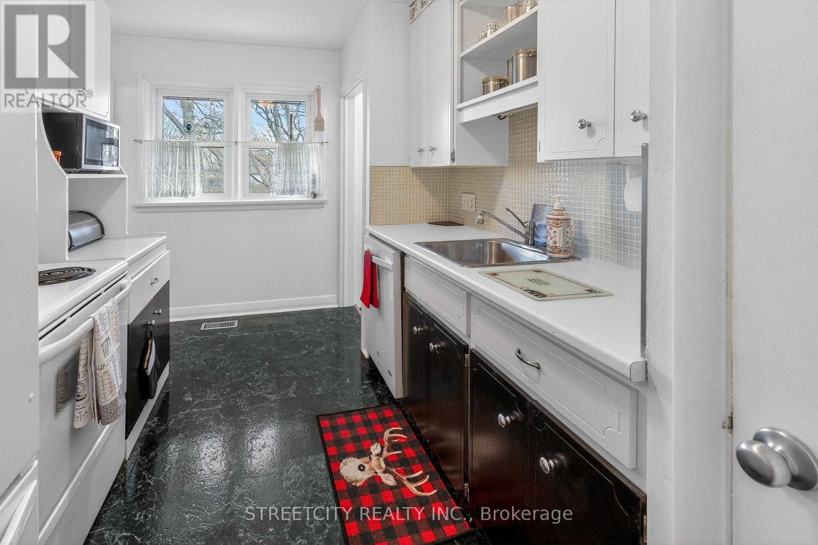 6 Montgomery Road, St. Thomas, Ontario  N5R 1S5 - Photo 14 - X12962668