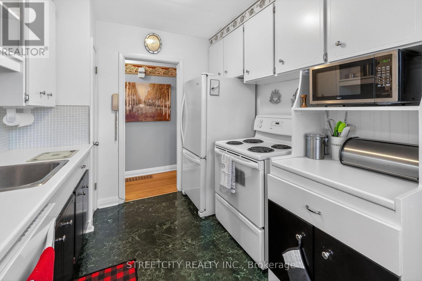 6 Montgomery Road, St. Thomas, Ontario  N5R 1S5 - Photo 15 - X12962668