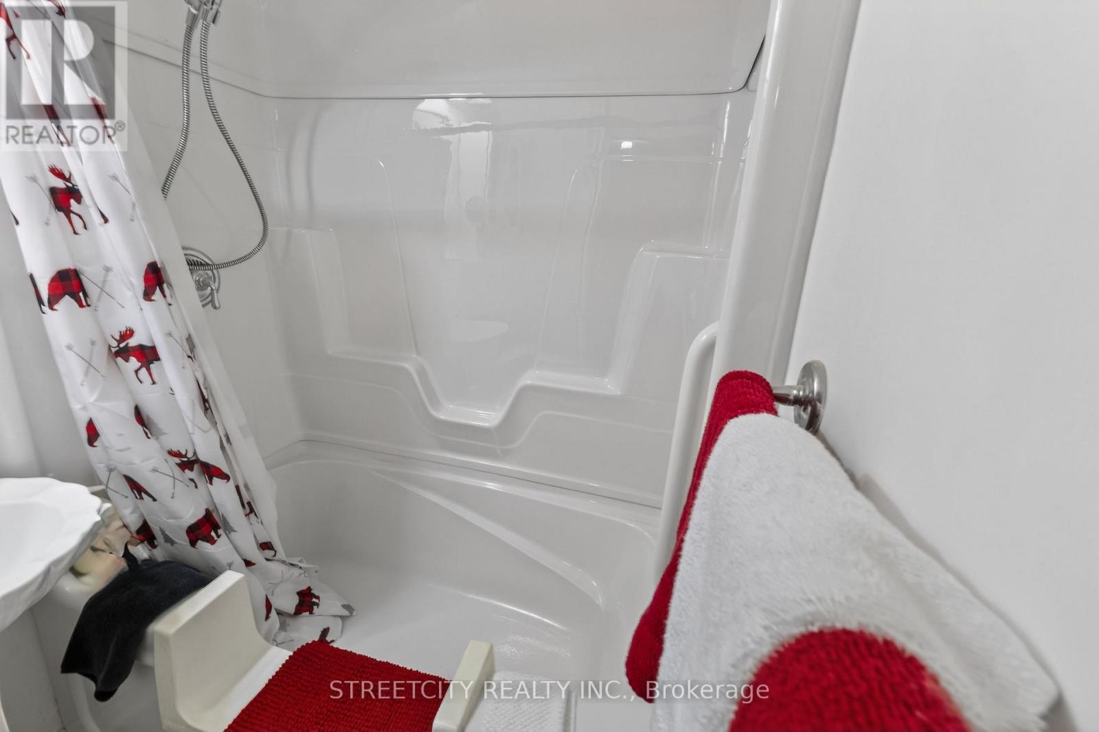 6 Montgomery Road, St. Thomas, Ontario  N5R 1S5 - Photo 23 - X12962668