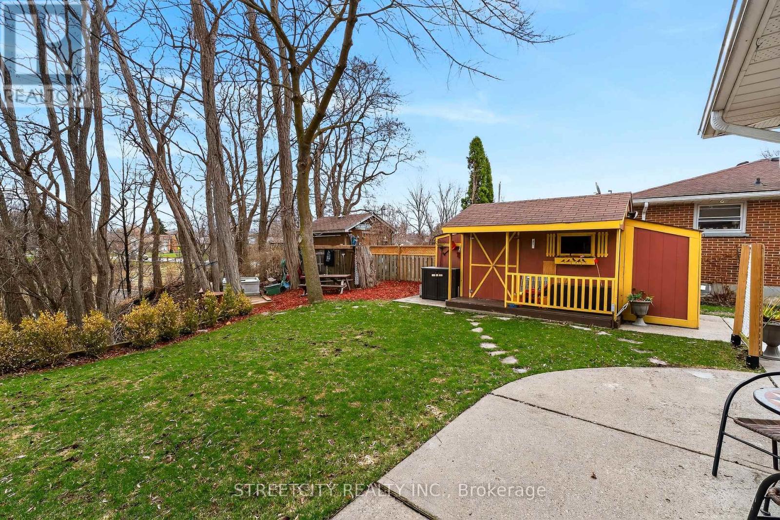 6 Montgomery Road, St. Thomas, Ontario  N5R 1S5 - Photo 35 - X12962668