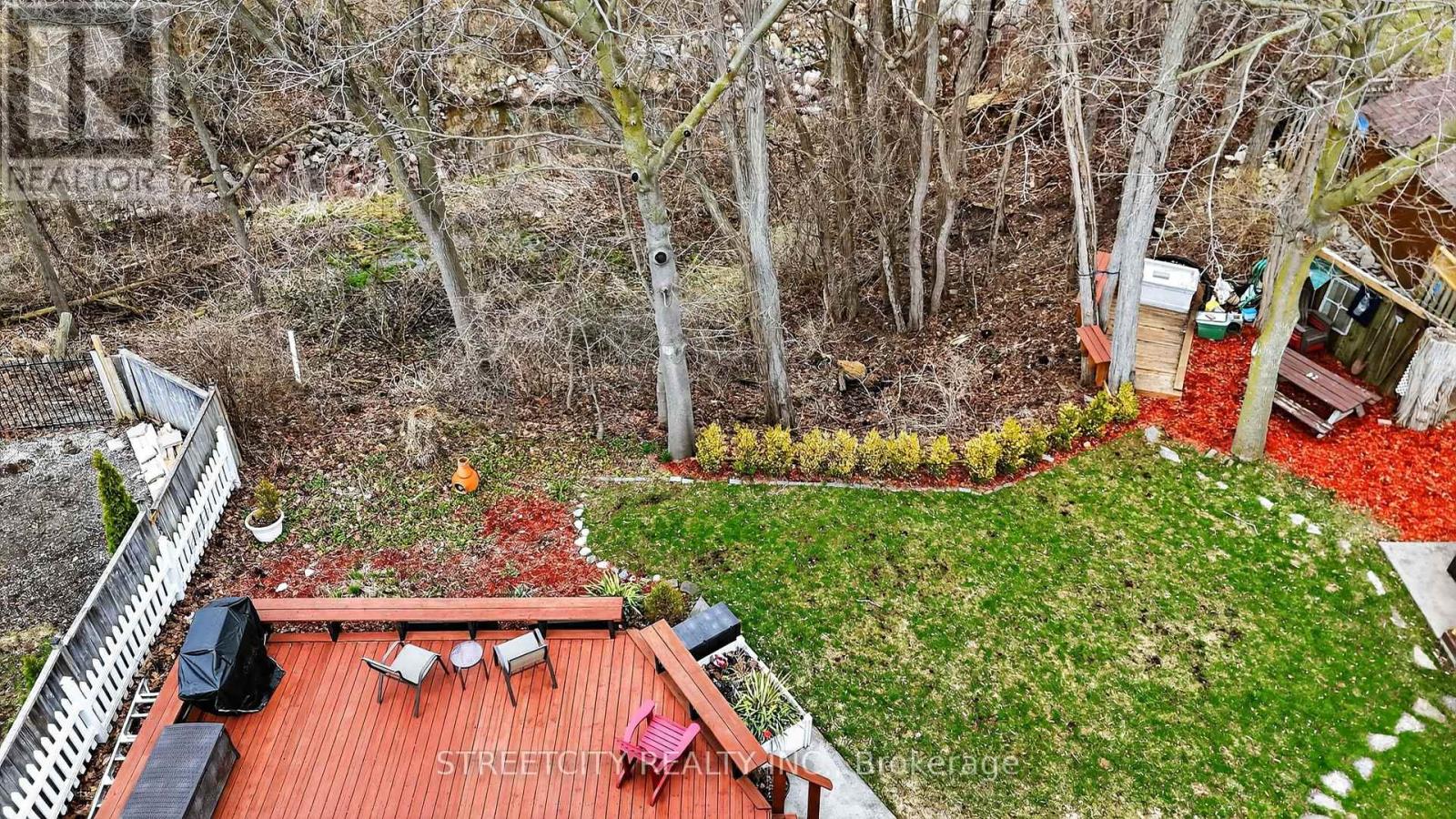 6 Montgomery Road, St. Thomas, Ontario  N5R 1S5 - Photo 5 - X12962668