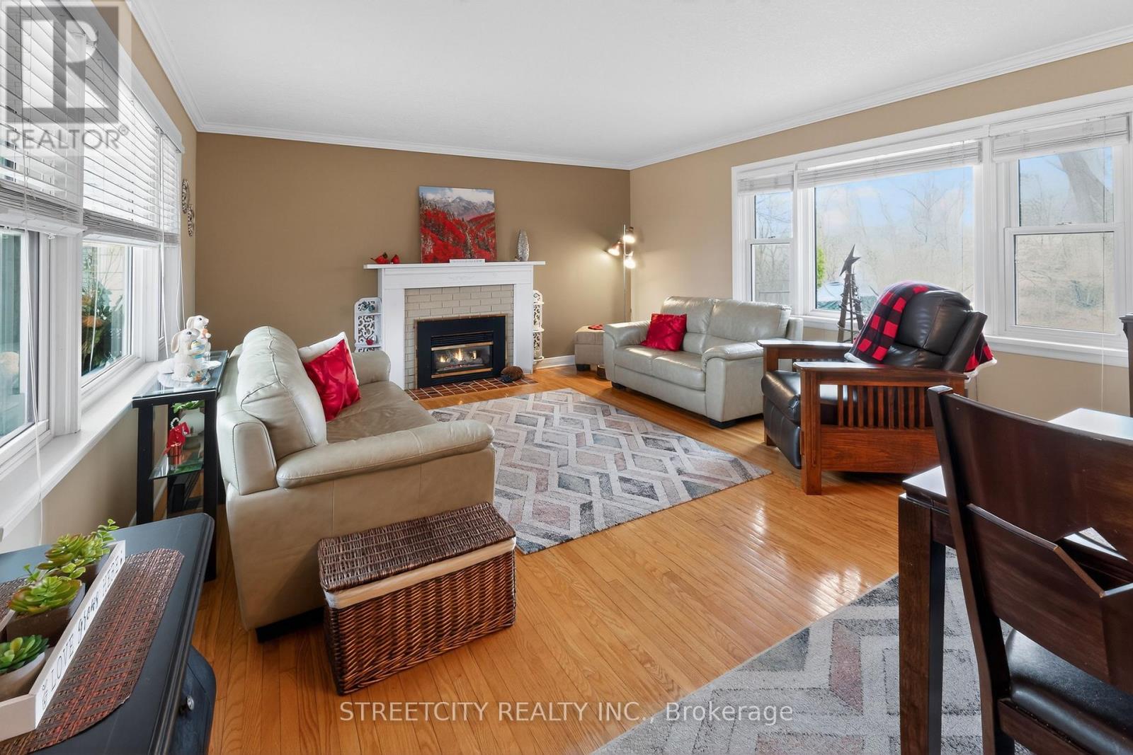 6 Montgomery Road, St. Thomas, Ontario  N5R 1S5 - Photo 6 - X12962668