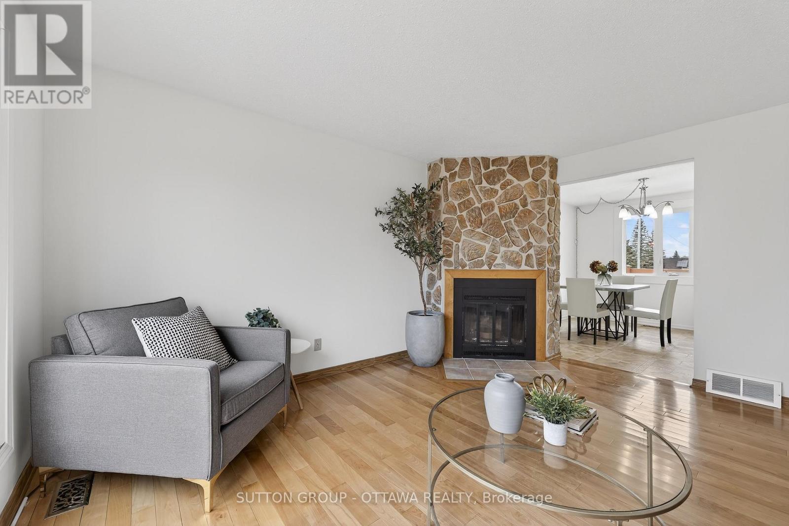 1595 Schouten Drive, Ottawa, Ontario  K1E 2H9 - Photo 10 - X12962696