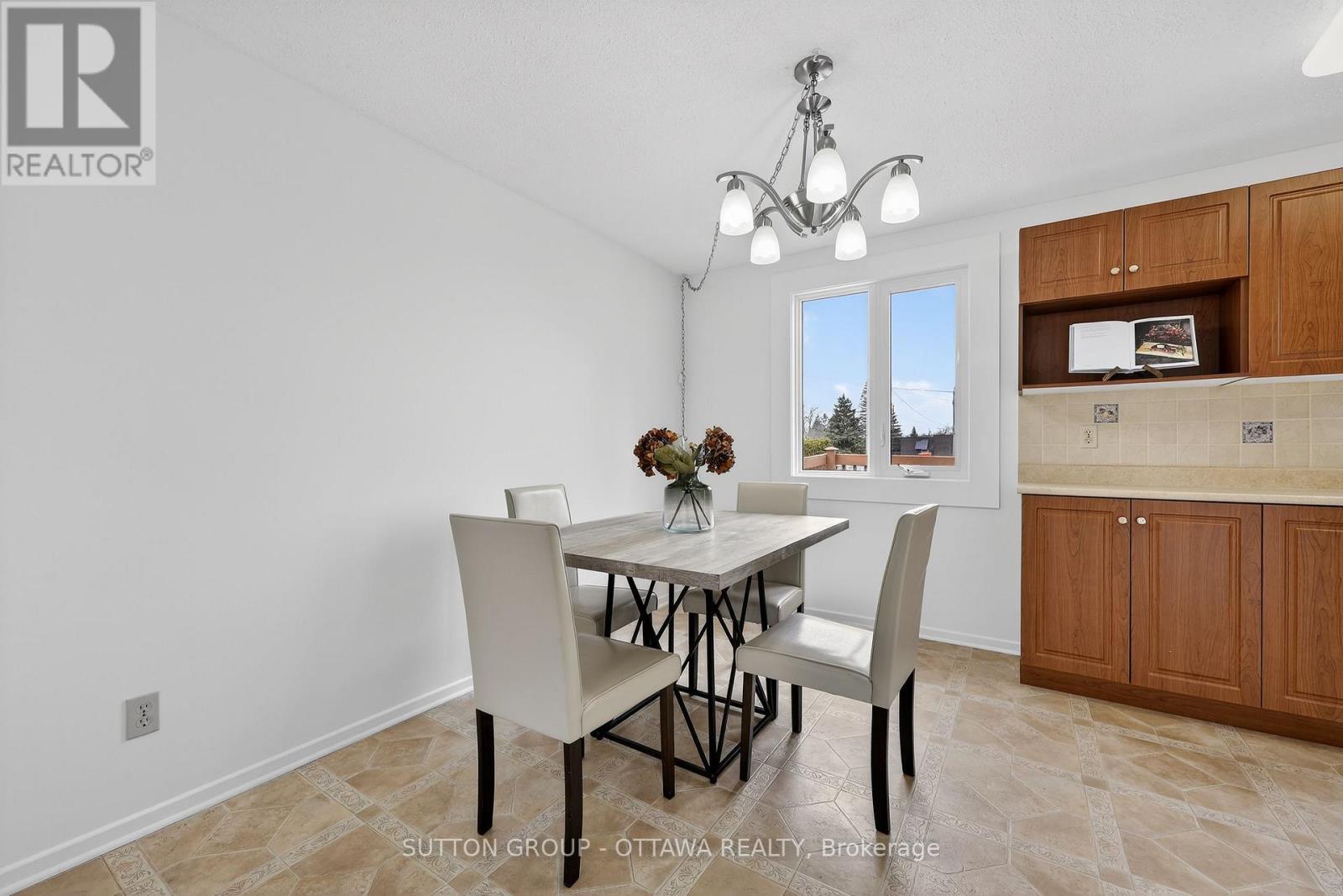 1595 Schouten Drive, Ottawa, Ontario  K1E 2H9 - Photo 11 - X12962696