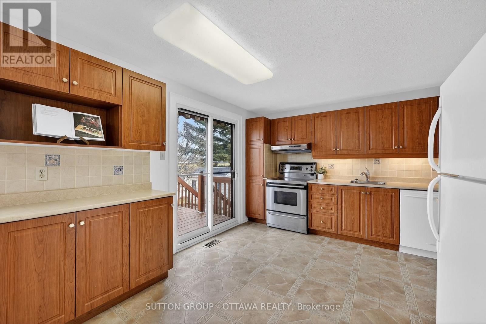 1595 Schouten Drive, Ottawa, Ontario  K1E 2H9 - Photo 14 - X12962696