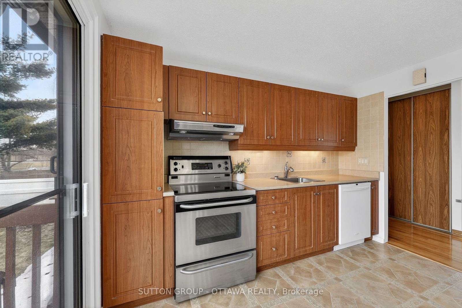 1595 Schouten Drive, Ottawa, Ontario  K1E 2H9 - Photo 15 - X12962696