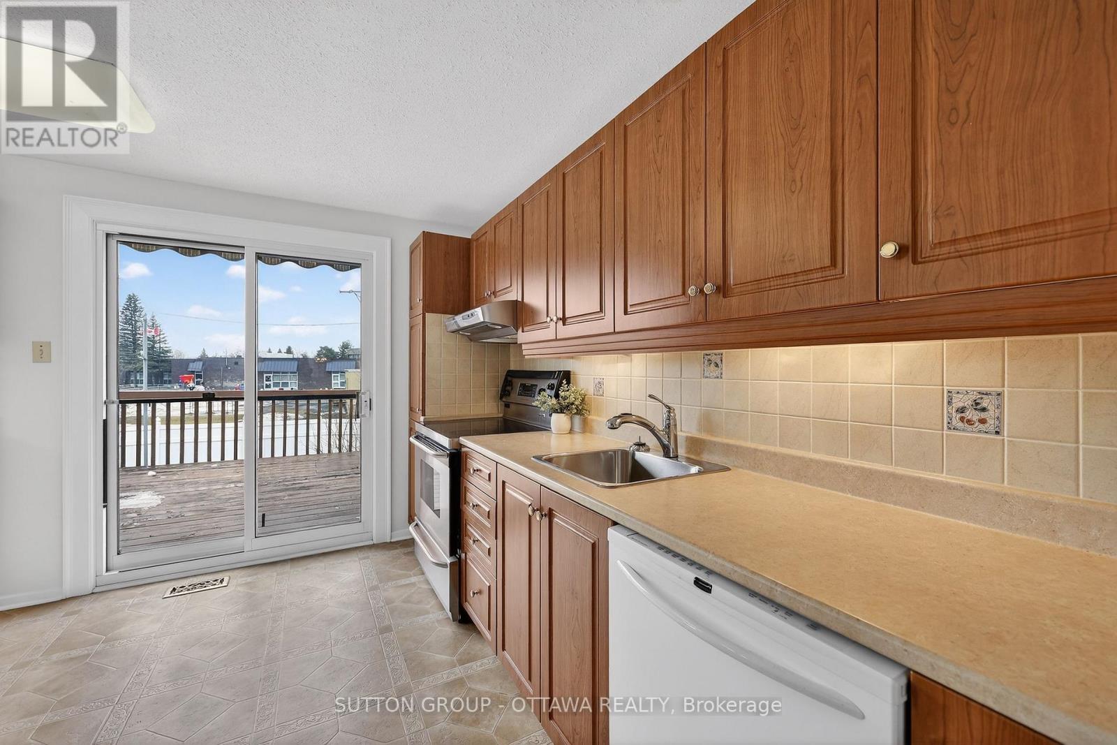 1595 Schouten Drive, Ottawa, Ontario  K1E 2H9 - Photo 16 - X12962696