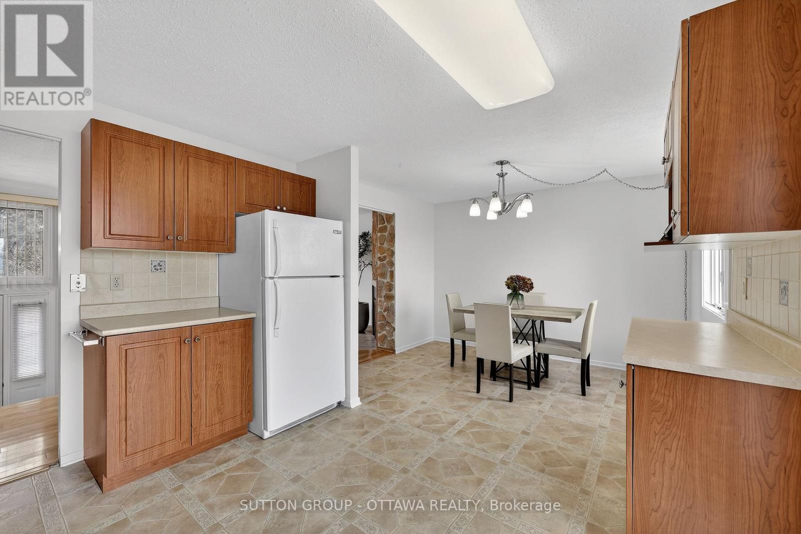 1595 Schouten Drive, Ottawa, Ontario  K1E 2H9 - Photo 17 - X12962696