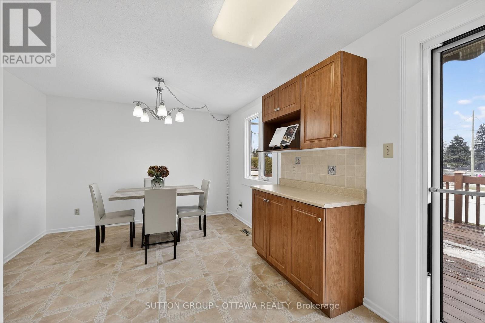 1595 Schouten Drive, Ottawa, Ontario  K1E 2H9 - Photo 18 - X12962696