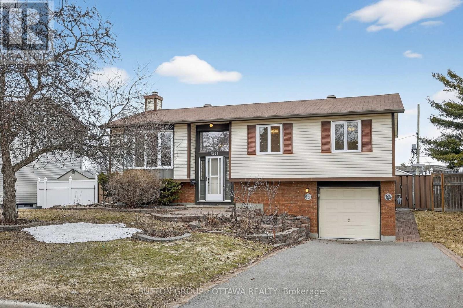 1595 Schouten Drive, Ottawa, Ontario  K1E 2H9 - Photo 2 - X12962696