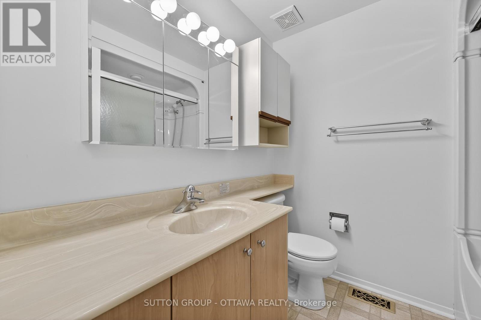 1595 Schouten Drive, Ottawa, Ontario  K1E 2H9 - Photo 20 - X12962696