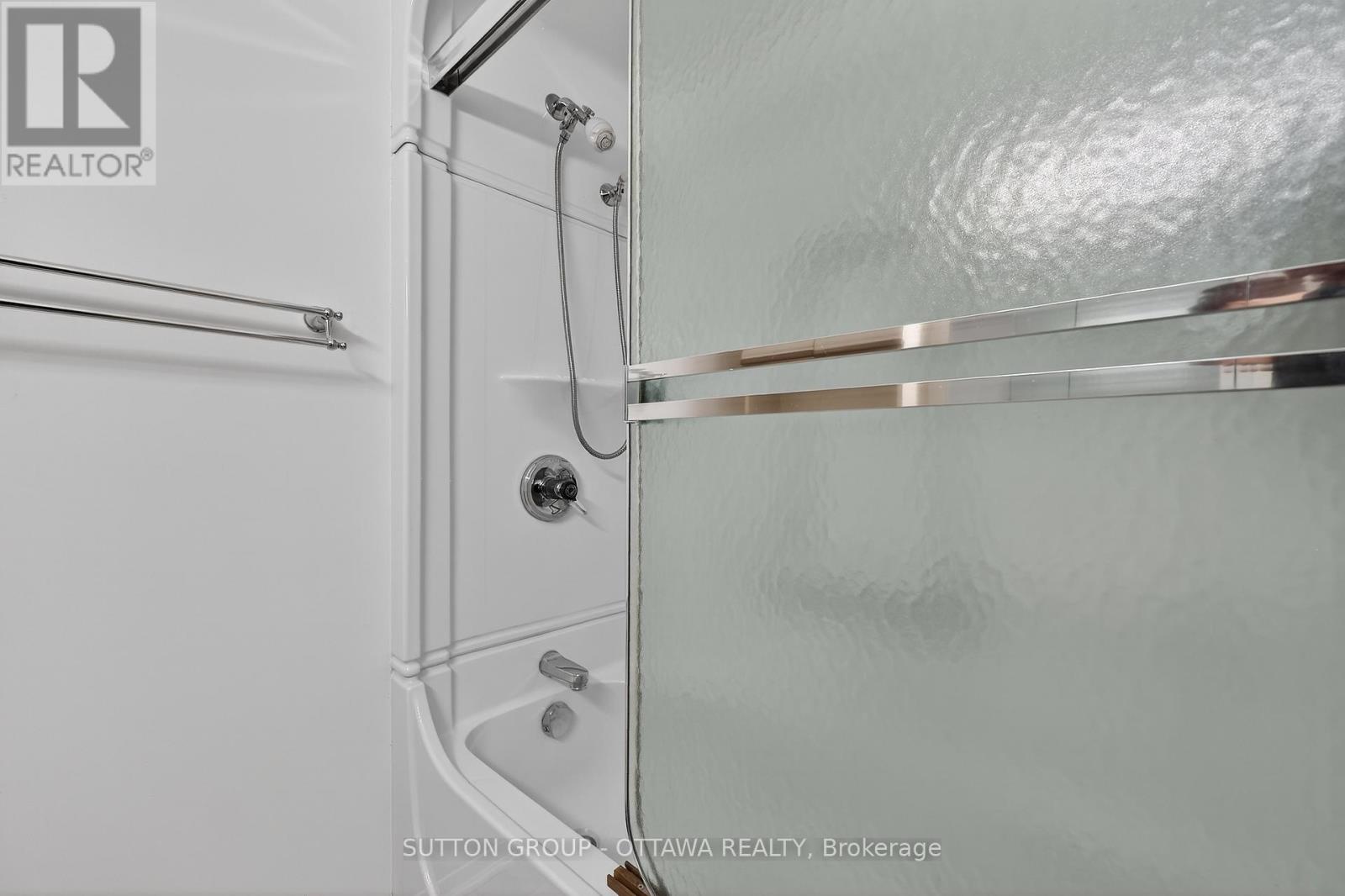 1595 Schouten Drive, Ottawa, Ontario  K1E 2H9 - Photo 21 - X12962696