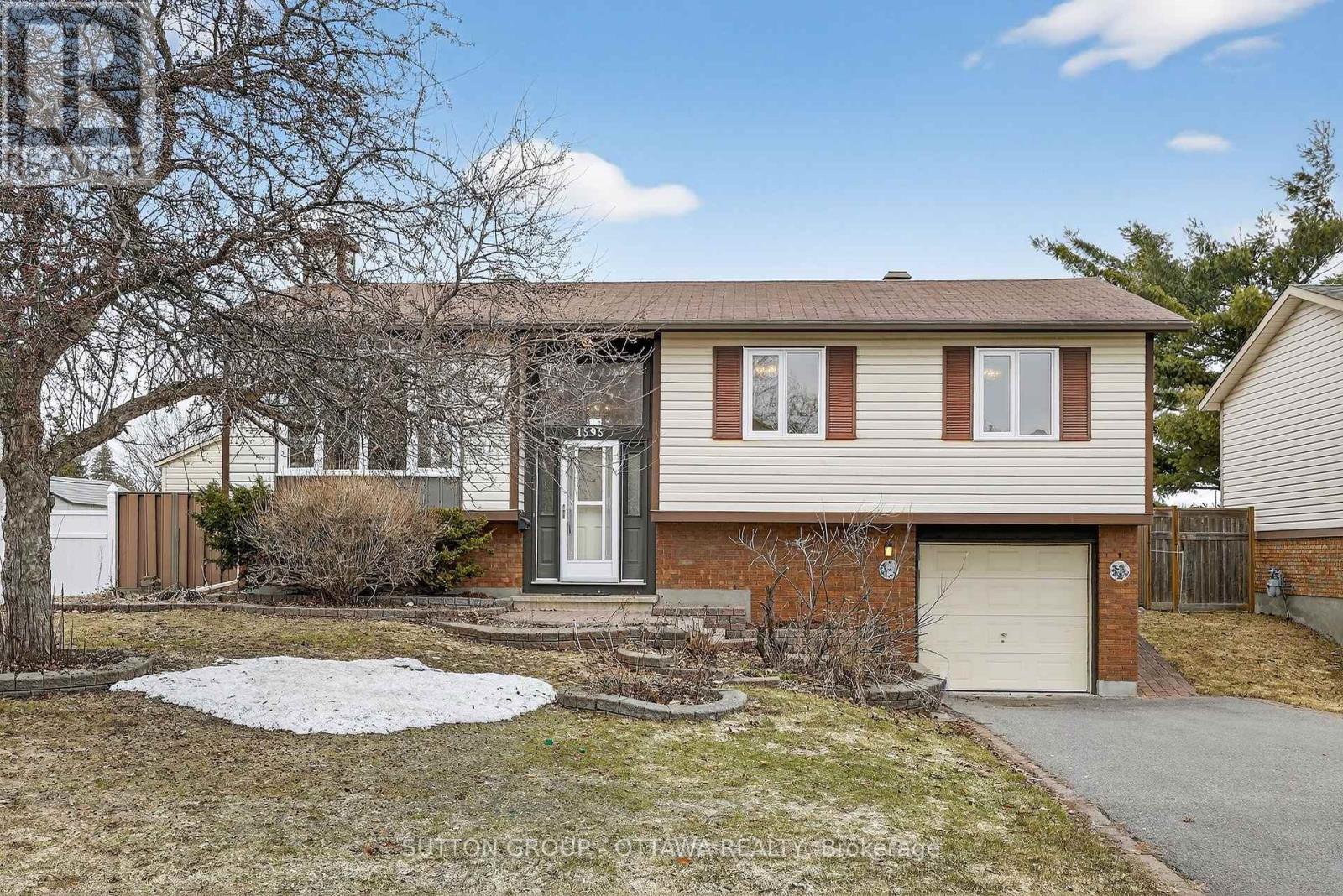 1595 Schouten Drive, Ottawa, Ontario  K1E 2H9 - Photo 3 - X12962696