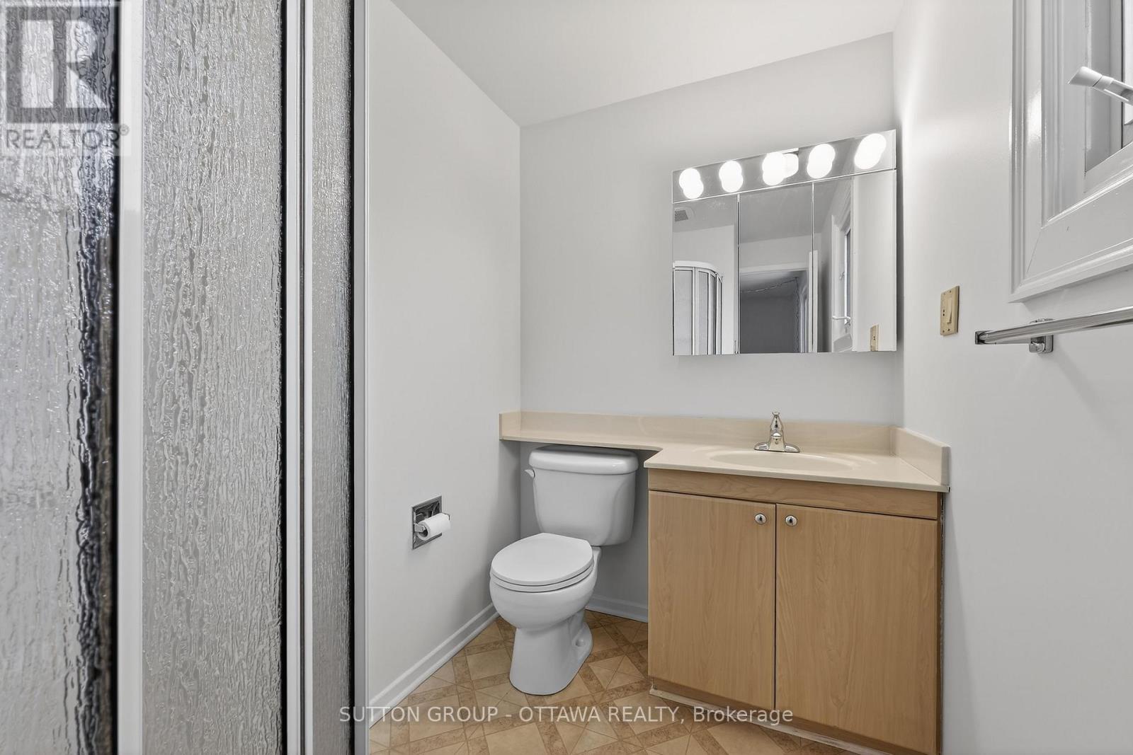 1595 Schouten Drive, Ottawa, Ontario  K1E 2H9 - Photo 30 - X12962696