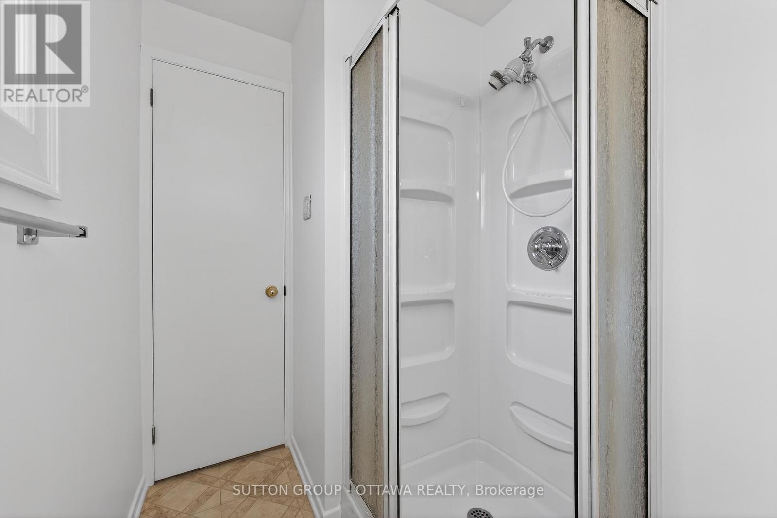 1595 Schouten Drive, Ottawa, Ontario  K1E 2H9 - Photo 31 - X12962696