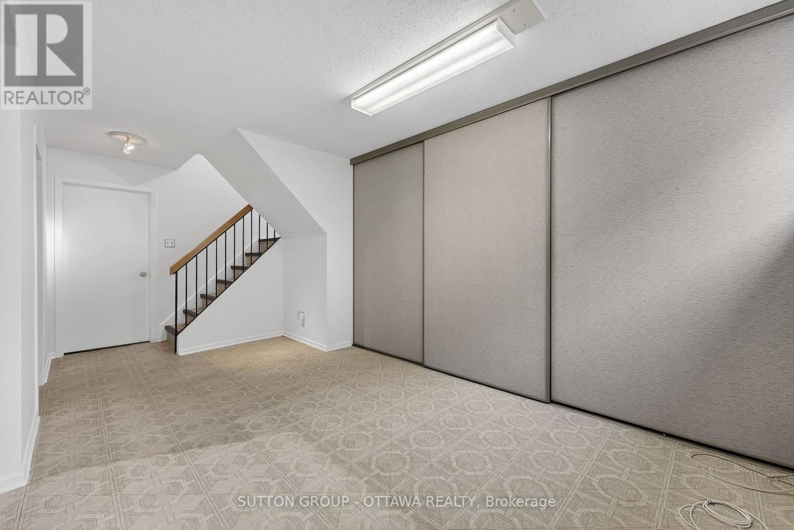 1595 Schouten Drive, Ottawa, Ontario  K1E 2H9 - Photo 36 - X12962696