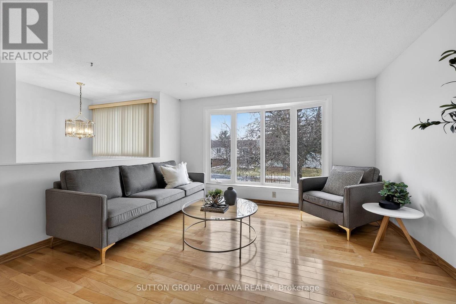 1595 Schouten Drive, Ottawa, Ontario  K1E 2H9 - Photo 9 - X12962696